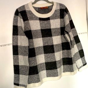 Belldini Used LARGE CHECKERED SWEATER no tags, oversized black white and grey
